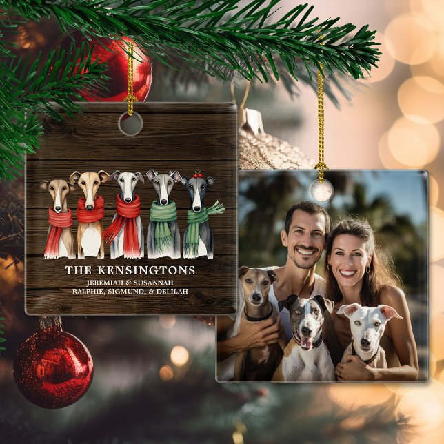 Ornement En Céramique Whippets et Greyhounds Chien Secourir photo de vac (Whippets and Greyhounds Dog Rescue Holiday Photo Ceramic Ornament)
