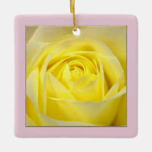 Ornement En Céramique Yellow rose Closeup