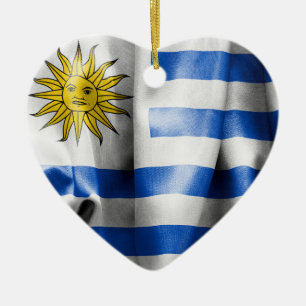 Ornement en forme de cœur avec drapeau uruguayen