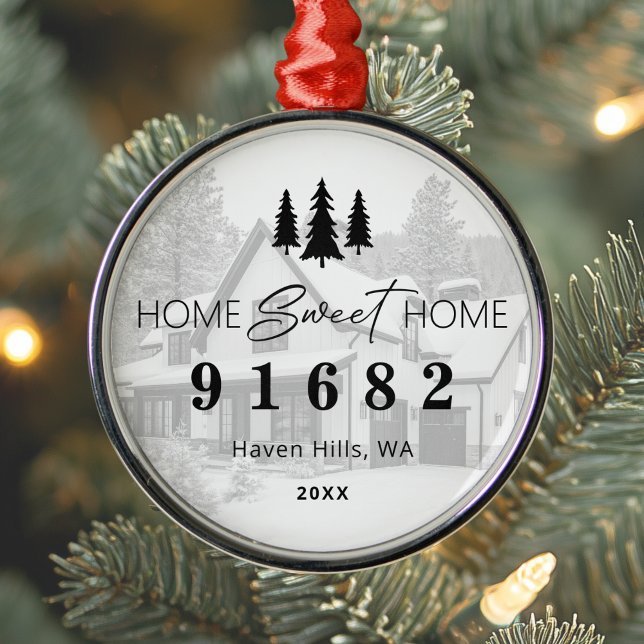 Ornement En Métal Accueil Sweet Home Photo Code postal (Shown on a Premium Round Metal Ornament)