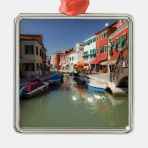 Ornement En Métal Cygnes dans un canal, île de Burano, Venise, Itali