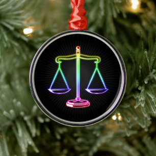 Ornement En Métal Des échelles colorées et brillantes de justice