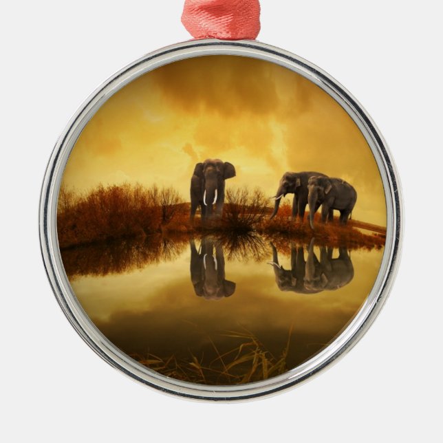 Ornement En Métal Eléphants asiatiques en Thaïlande sous un coucher  (Devant)