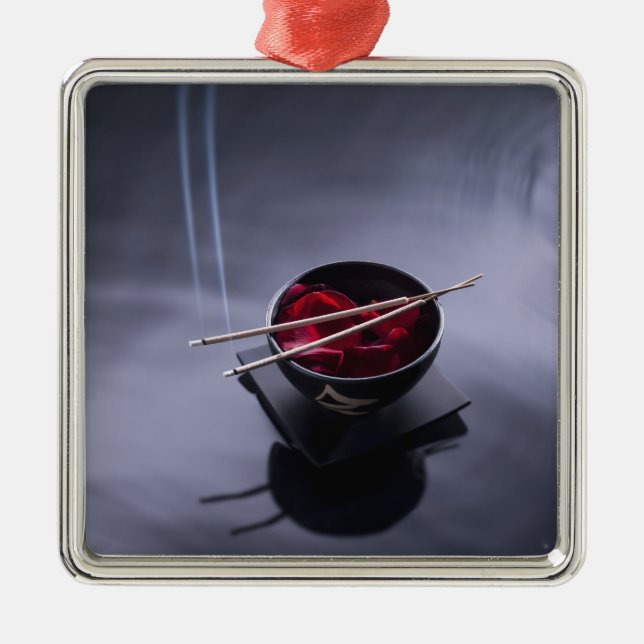 Ornement En Métal Encens brûlant sur la cuvette de pétales (Devant)