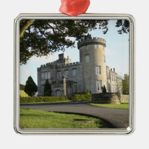 Ornement En Métal Entrée côté château de Dromoland sans personne