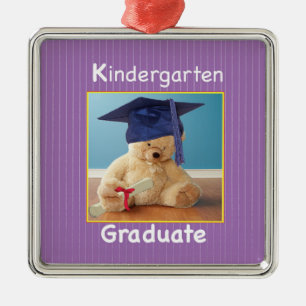 Ornement En Métal Kindergarten Graduation Teddy Bear on Purple