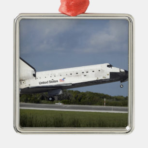 Ornement En Métal La découverte de navette spatiale débarque sur l