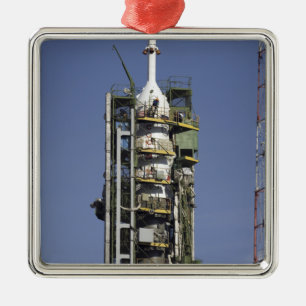 Ornement En Métal La fusée de Soyuz est érigée en le place