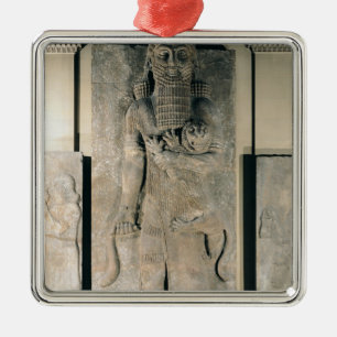 Ornement En Métal Le héros Gilgamesh tenant un lion