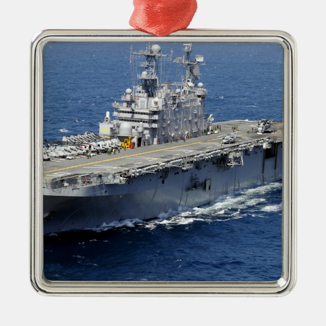 Ornement En Métal Le navire d'assaut amphibie USS Peleliu (Devant)