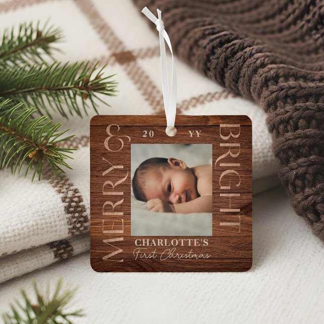 Ornement En Métal Merry Bright Baby 1er Noël Photo Woodgrain (Merry Bright Baby 1st Christmas Photo Woodgrain Metal Ornament)
