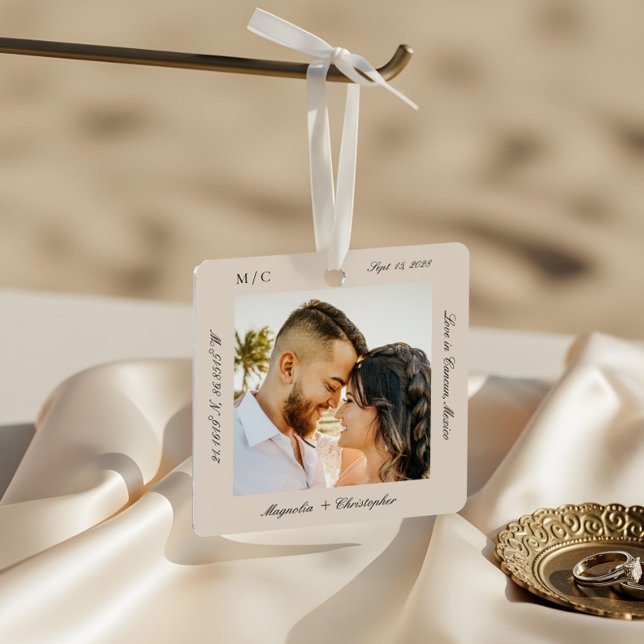 Ornement En Métal Minuscule mariage élégant lune de miel photo (Minimal Elegant Wedding Honeymoon Photo keepsake Metal Ornament)