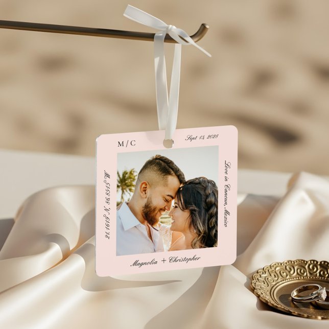 Ornement En Métal Minuscule mariage élégant lune de miel photo (Minimal Elegant Wedding Honeymoon Photo keepsake Metal Ornament)