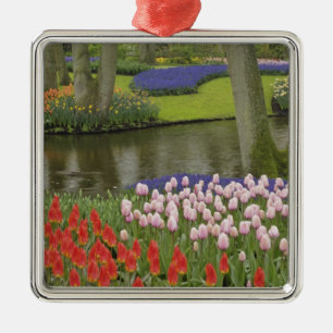 Ornement En Métal Motif de tulipes et de fleurs de muscaris,