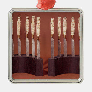 Ornement En Métal Poignées découpées de couteau montrant les