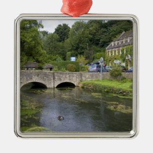 Ornement En Métal Ruisseau à truites dans le village de Bibury,
