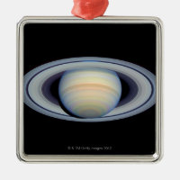 Saturn avec des anneaux à plus grand-angulaire à