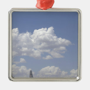 Ornement En Métal Un balbuzard CV-22 vole au-dessus de C.A. - 130