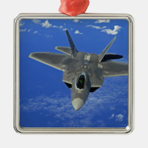 Ornement En Métal Un F-22 Raptor de l'US Air Force en vol près de Gu
