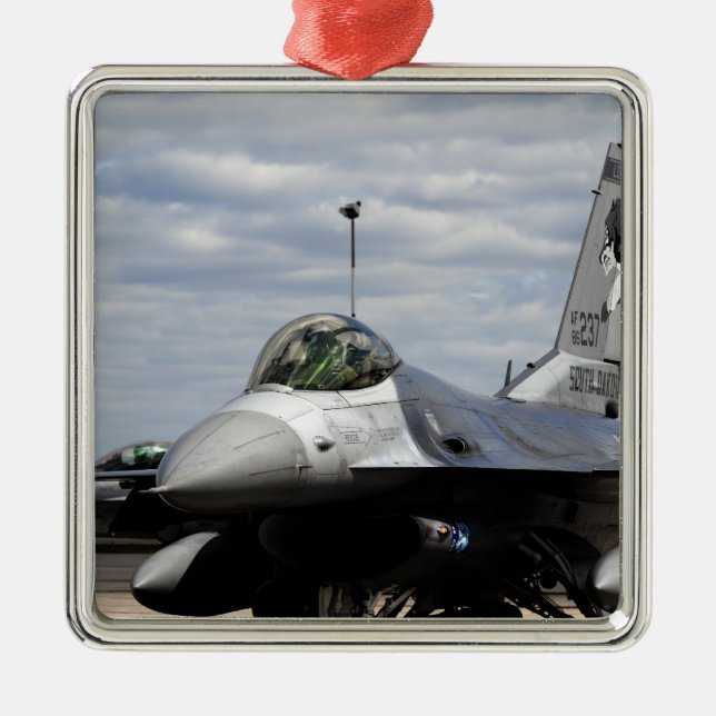 Ornement En Métal Un Faucon de combat F-16 (Devant)