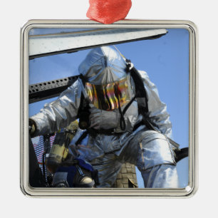 Ornement En Métal Un foret de délivrance est effectué sur le poste