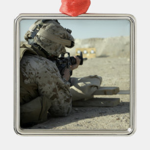 Ornement En Métal Un Marine lance un fusil de service M16A2