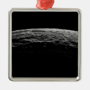 Ornement En Métal Un paysage irréel de la lune de Saturne