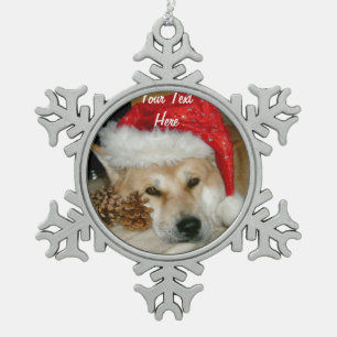 Ornement Flocon De Neige Akita mignon dans le casquette rouge de père Noë