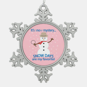 Ornement Flocon De Neige C'est NOw Mystery Detective Snowman Pink