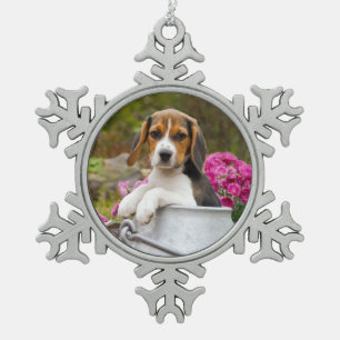 Ornement Flocon De Neige Chien Beagle de Tricolor mignon chiot dans une égl