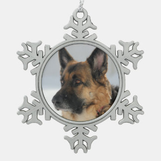 Ornement Flocon De Neige Chien de berger allemand dans l'ornement de flocon