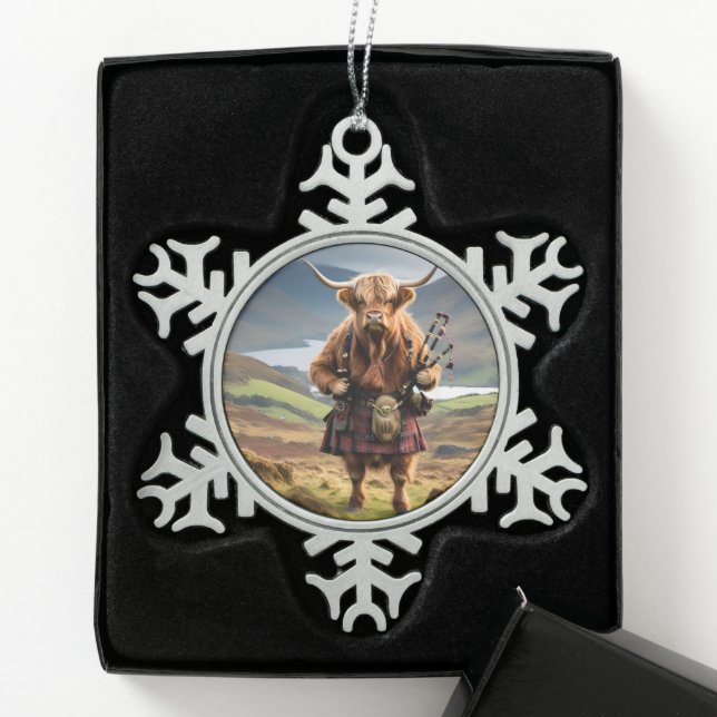 Ornement Flocon De Neige Scottish Highland Cow Bagpiper,  (Boîte)