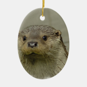 Ornement géant de loutre de rivière