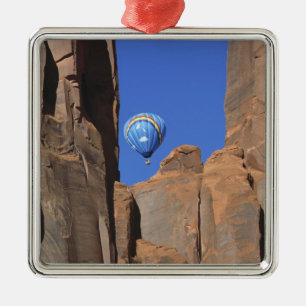 Ornement Métallique États-Unis, Utah, Monument Valley. Une montgolfièr
