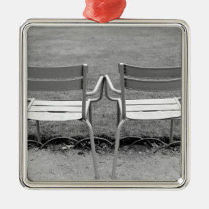 Ornement Métallique Europe, France, Paris. Chaises, Jardin du 2