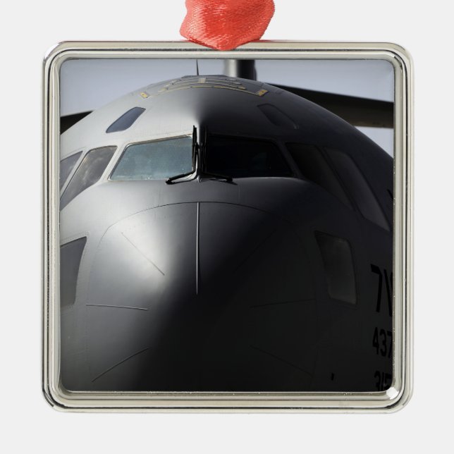 Ornement Métallique Gros plan de l'avant d'un C-17 Globemaster III (Devant)