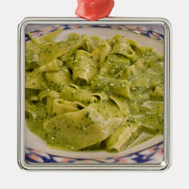Ornement Métallique Italie, Camogli. Plaque de pâtes au pesto (Devant)