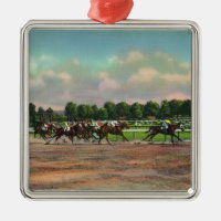 Jockeys finissant la course de cheval à la voie de