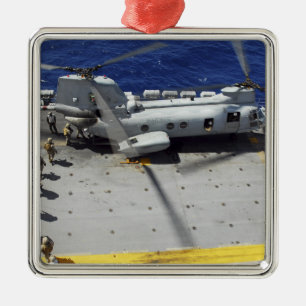 Ornement Métallique Marines embarquent un hélicoptère CH-46E Sea Knigh