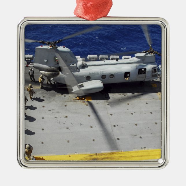 Ornement Métallique Marines embarquent un hélicoptère CH-46E Sea Knigh (Devant)
