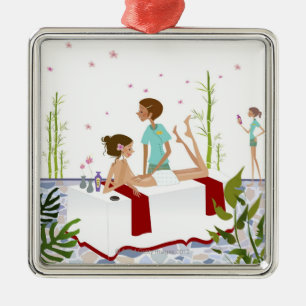 Ornement Métallique Massez le thérapeute massant une femme se trouvan