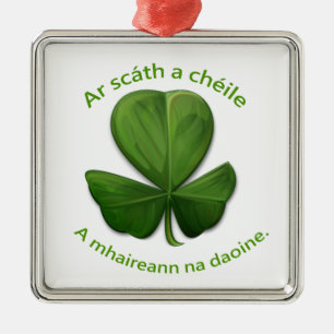 Ornement Métallique Sous l'abri de l'autre, les gens survivent