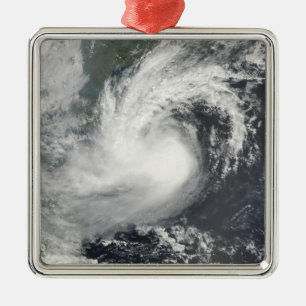 Ornement Métallique Tempête tropicale Parme approchant la Chine et le 