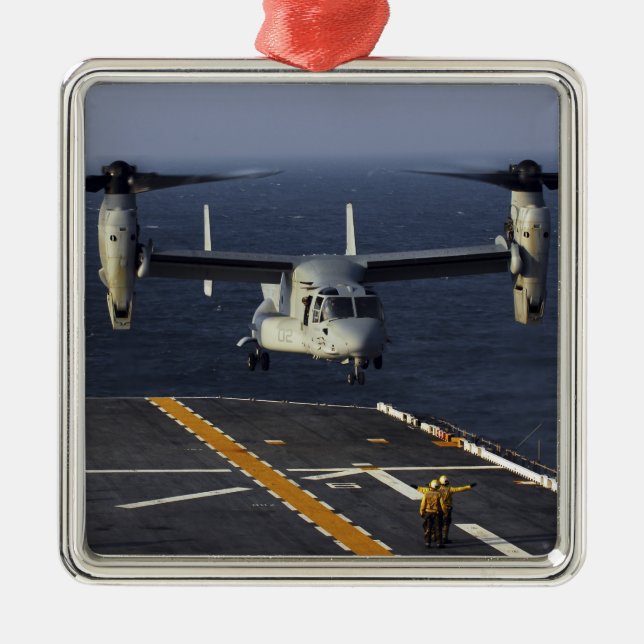 Ornement Métallique Un aéronef V-22 Osprey se prépare à atterrir (Devant)