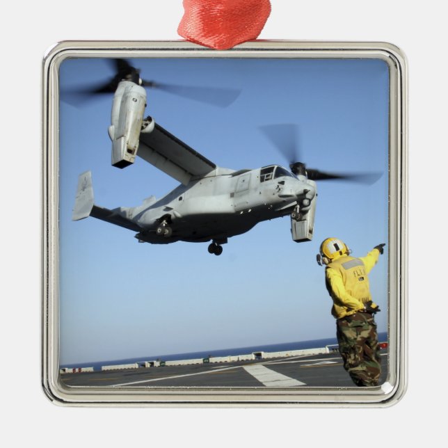 Ornement Métallique Un MV-22 Osprey lance le USS Nassau (Devant)