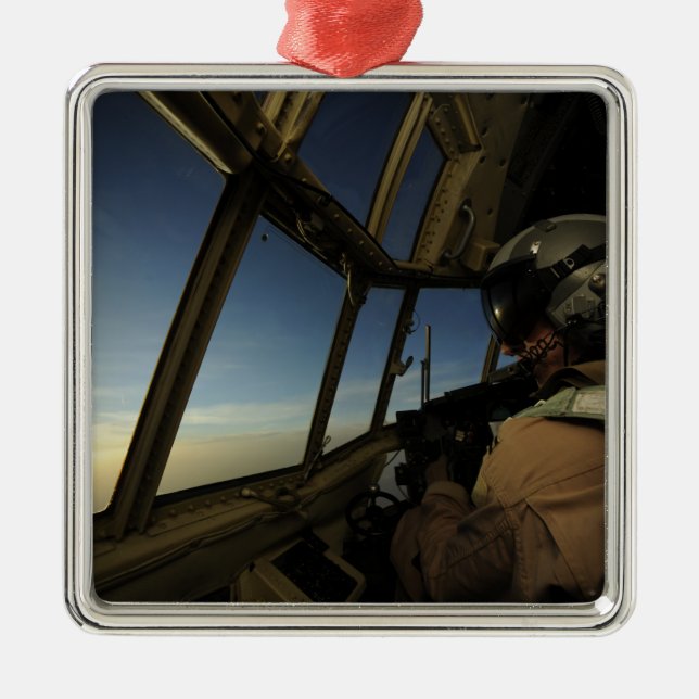 Ornement Métallique Un pilote de C-130 Hercules scanne l'horizon (Devant)