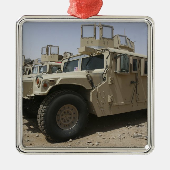Ornement Métallique Une rangée d'humvees de la politique militaire de  (Devant)