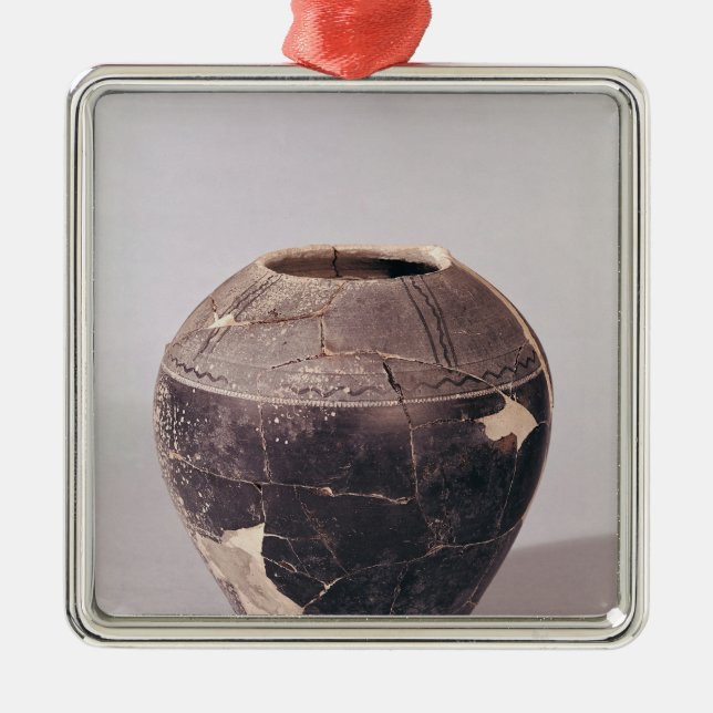 Ornement Métallique Vase à engobe décoré des lignes onduleuses (Devant)