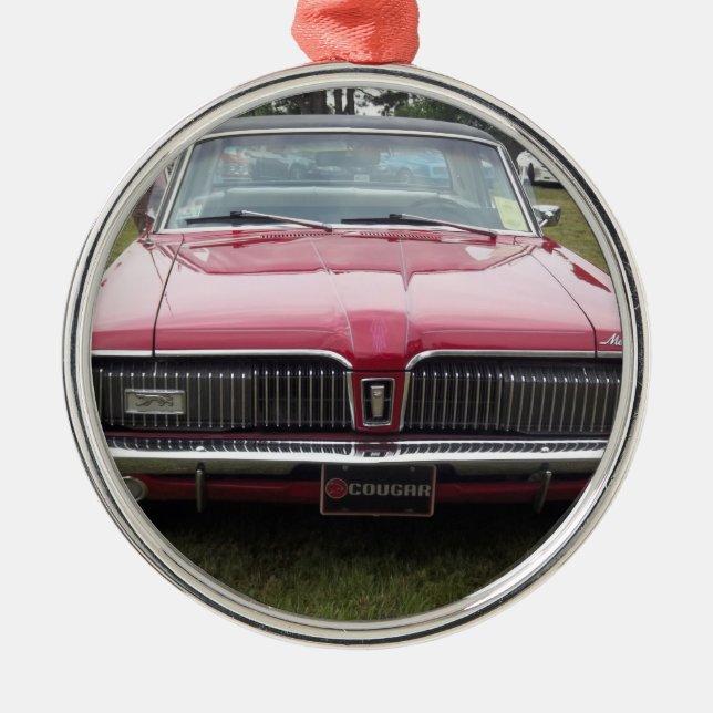 Ornement Métallique Voiture ancienne classique rouge de vieux puma de (Devant)