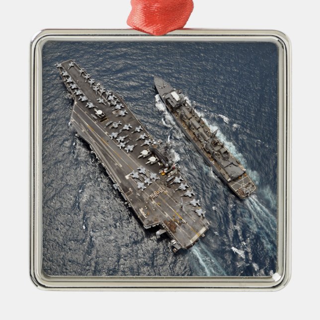 Ornement Métallique Vue aérienne du porte-avions USS Ronald Reag (Devant)